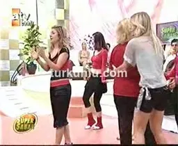 Melike Öcalan – kışkırtıcı anları – Süper Sabah - Turkunlu üzerinde izle