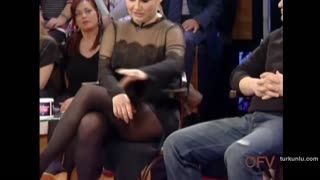 Deniz Seki – show görüntüleri – Hülya Avşar Show - Turkunlu üzerinde izle