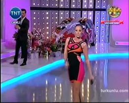 Petek Dinçöz – cesur görüntüleri – Çarkıfelek, 2012-05-30 - Turkunlu üzerinde izle