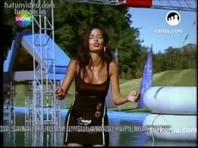 Asuman Krause – seksi videoları – Wipeout - Turkunlu üzerinde izle