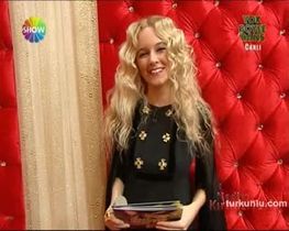 Burcu Esmersoy – dans görüntüleri – Yok Böyle Dans, 2011-12-05 - Turkunlu üzerinde izle