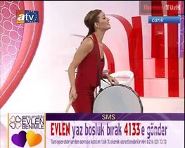 Esra Erol – dikkat çekici anları – Esra Erol'da Evlen Benimle, 2010-11-11 - Turkunlu üzerinde izle