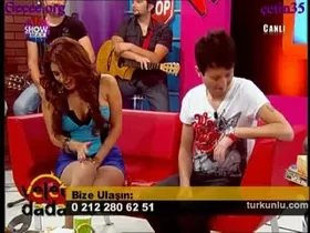 Ebru Polat – sıcak anları – Velet Dada - Turkunlu üzerinde izle