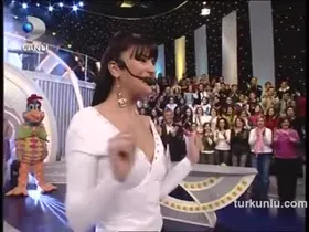 Aysu Baçeoğlu – seksi anları – Şansa Dansa - Turkunlu üzerinde izle