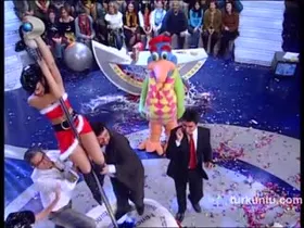Kadir Çöpdemir – ateşli sahnesi – Şansa Dansa - Turkunlu üzerinde izle
