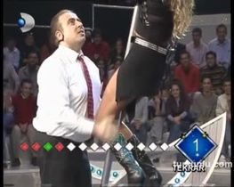 Tuğba Özay – dikkat çekici anları – Şansa Dansa - Turkunlu üzerinde izle