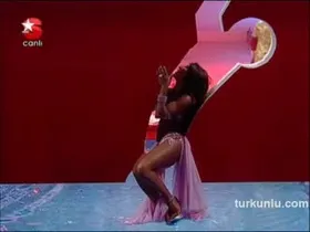 Nuran Sultan – cesur görüntüleri – Bak Şu Duvara - Turkunlu üzerinde izle