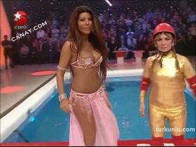 Nuran Sultan – sıcak anları – Bak Şu Duvara - Turkunlu üzerinde izle
