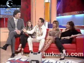 Ebru Destan – show görüntüleri – Beyaz Show - Turkunlu üzerinde izle
