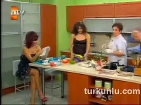 Deniz Seki – ateşli sahnesi – Esra Ceyhan'la A'dan Z'ye - Turkunlu üzerinde izle