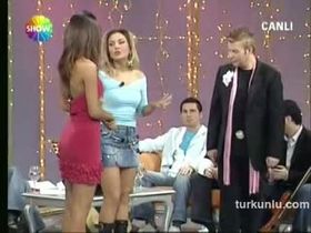 Özlem Yıldız – elbiseli görüntüleri – Sabah Yıldızları - Turkunlu üzerinde izle