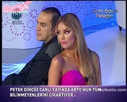 Petek Dinçöz – kışkırtıcı anları – Arım Balım Peteğim, 2009-08-03 - Turkunlu üzerinde izle