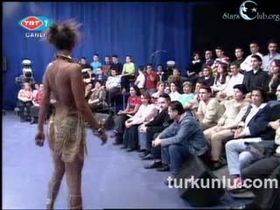 Cansu Dere – seksi anları - Turkunlu üzerinde izle