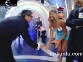 Gizem Özdilli – ateşli sahnesi – Şansa Dansa - Turkunlu üzerinde izle