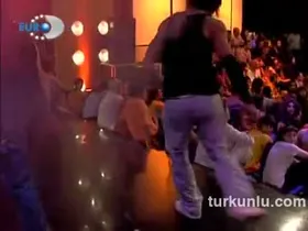 Aylin Coşkun – ateşli sahnesi – Tv Makinası, 2006-07-22 - Turkunlu üzerinde izle
