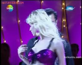 Doğa Rutkay – dans görüntüleri – Bak Kim Dans Ediyor - Turkunlu üzerinde izle