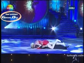 Doğa Rutkay – dans görüntüleri – Bak Kim Dans Ediyor - Turkunlu üzerinde izle