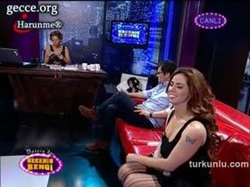 Niran Ünsal – mini elbiseli görüntüleri – Berrin'le Gecenin Rengi - Turkunlu üzerinde izle