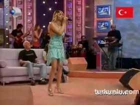 Esra Balamir – show görüntüleri – Beyaz Show, 2005-04-05 - Turkunlu üzerinde izle