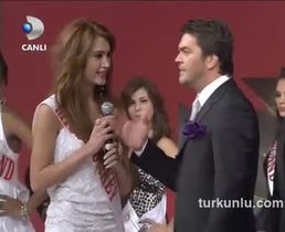 Okan Bayülgen – show görüntüleri – Beyaz Show - Turkunlu üzerinde izle