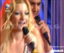 Okan Bayülgen – show görüntüleri – Beyaz Show - Turkunlu üzerinde izle