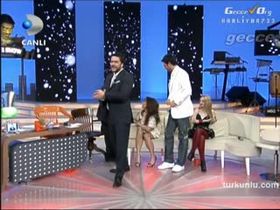 Okan Bayülgen – show görüntüleri – Beyaz Show - Turkunlu üzerinde izle