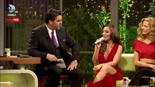 Okan Bayülgen – show görüntüleri – Beyaz Show, 2012-03-23 - Turkunlu üzerinde izle