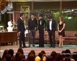 Okan Bayülgen – show görüntüleri – Beyaz Show - Turkunlu üzerinde izle
