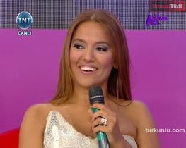 Demet Akalın – seksi videoları – Açıl Susam Açıl - Turkunlu üzerinde izle