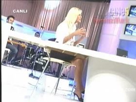 Doğa Rutkay – seksi videoları – Başka Yerde Yok, 2005-10-08 - Turkunlu üzerinde izle
