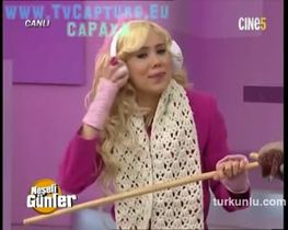 Esra Ersoy – dikkat çekici anları – Neşeli Günler - Turkunlu üzerinde izle