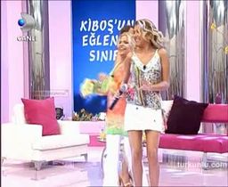 Seniha Kanatlı – cesur görüntüleri – Kiboş'un Eğlence Sınıfı - Turkunlu üzerinde izle