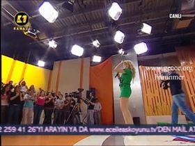 Yeliz Yeşilmen – kışkırtıcı anları – Aşk Oyunu - Turkunlu üzerinde izle