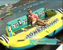 Birsen Birdir – seksi videoları – Beach Party - Turkunlu üzerinde izle