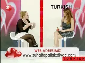 Zuhal Topal – cesur görüntüleri – Zuhal Topal'la İzdivaç - Turkunlu üzerinde izle