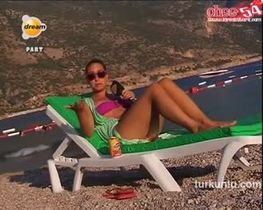 Birsen Birdir – ateşli sahnesi – Beach Party - Turkunlu üzerinde izle