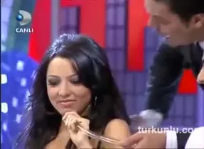 Deniz Çakır – show görüntüleri – Beyaz Show - Turkunlu üzerinde izle