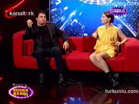 Tuba Ünsal – ateşli sahnesi – Berrin'le Gecenin Rengi - Turkunlu üzerinde izle