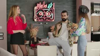 Nasıl Fenomen Oldum – sıcak anları – S1 B2 - Turkunlu üzerinde izle