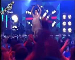 Bengü – show görüntüleri – Beyaz Show - Turkunlu üzerinde izle