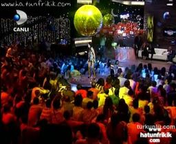 Bengü – show görüntüleri – Beyaz Show - Turkunlu üzerinde izle