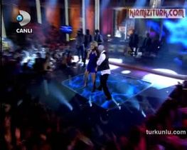 Hadise – show görüntüleri – Beyaz Show, 2011-11-04 - Turkunlu üzerinde izle