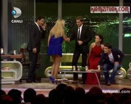 Hadise – show görüntüleri – Beyaz Show, 2011-11-04 - Turkunlu üzerinde izle