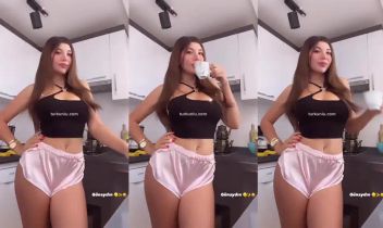 Ayşe Özyürek – Instagram görüntüleri - Turkunlu üzerinde izle