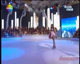 Merve Büyüksaraç – dans görüntüleri – Buzda Dans, 2007-10-27 - Turkunlu üzerinde izle