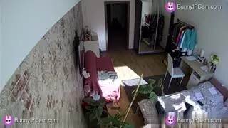 Curvy Woman Rubs Her Pussy Hard Without Taking Off Her Jeans — Watch on BunnyIPCam