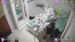 Husband Wakes Up To Chubby Wife Naked Under Blanket And Fucks Her Hard — Watch on BunnyIPCam