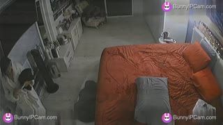 Bored Wet-Hair Brunette Strips Naked And Toys Her Pussy On The Bed — Watch on BunnyIPCam