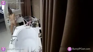 Hot Babe Strips Naked Weighs Herself Then Soaks In The Tub — Watch on BunnyIPCam
