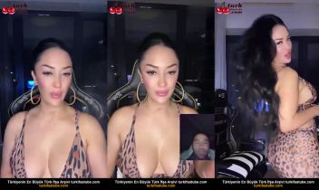 Efsane Bayanın Sakso Sahnesini Takip Edin Posteri